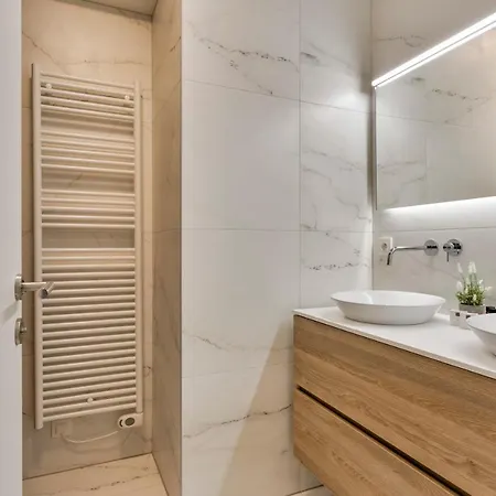 Amazing Apartment With A Terrace In The Shopping Street Of Knokke 크노케-하이스트